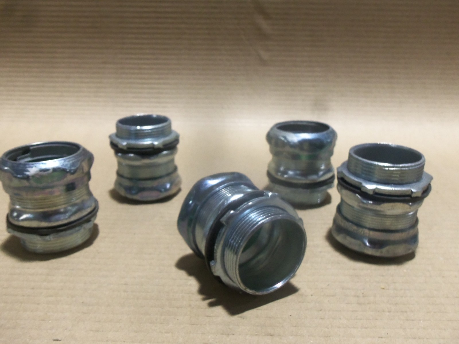 NEW Topaz Lot of 5 1 1/2″ Raintight EMT Compression Connector AK