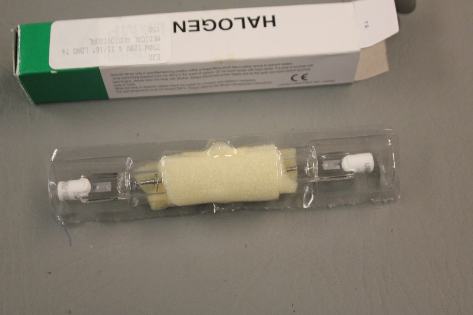NEW USHIO LIGHTING REPLACEMENT HALOGEN LAMP BULB 1000299