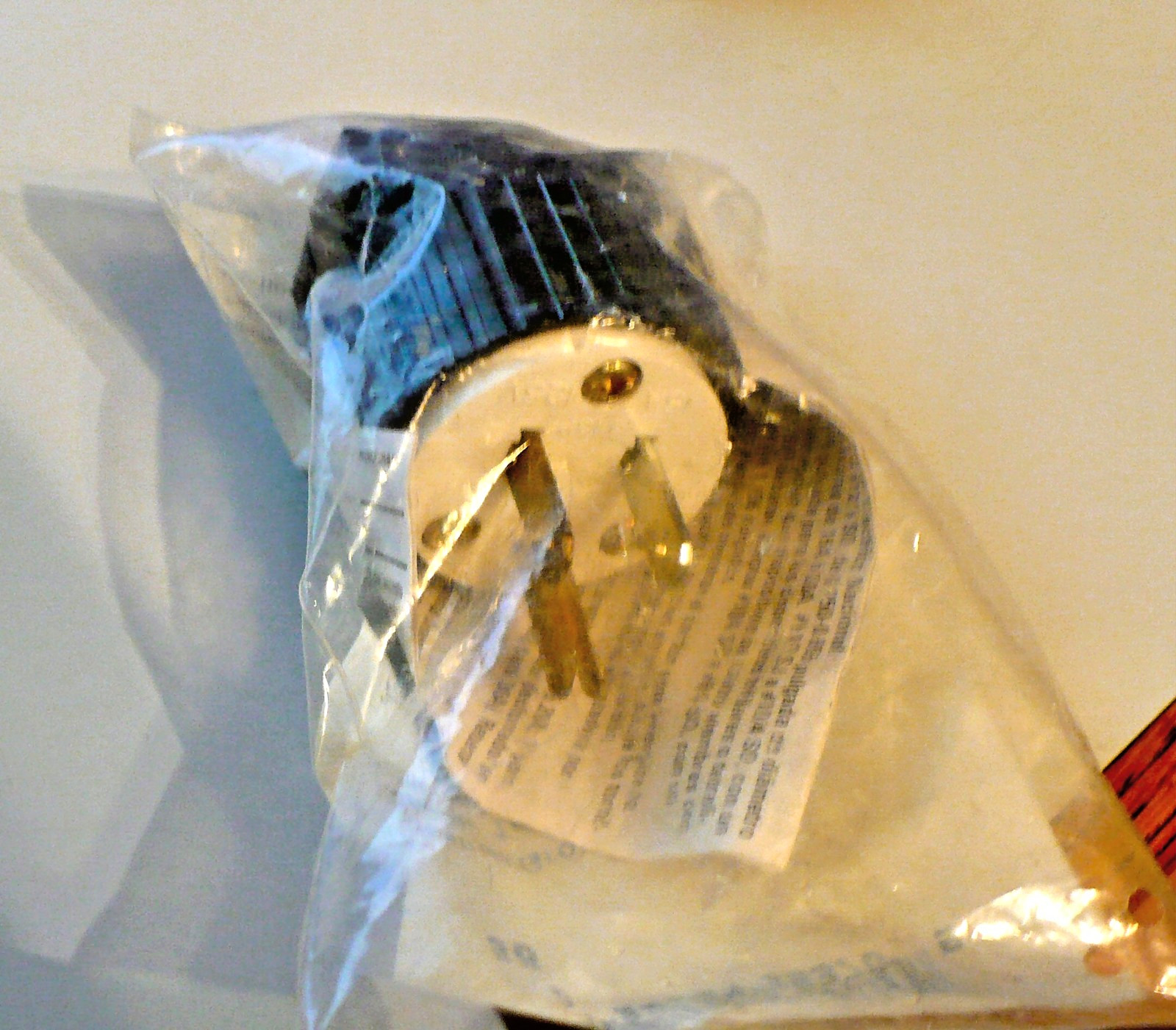 Cooper 5266 Industrial GroundingPlug 15A-125V 2-pole, 3 Wire 5-15P NEW