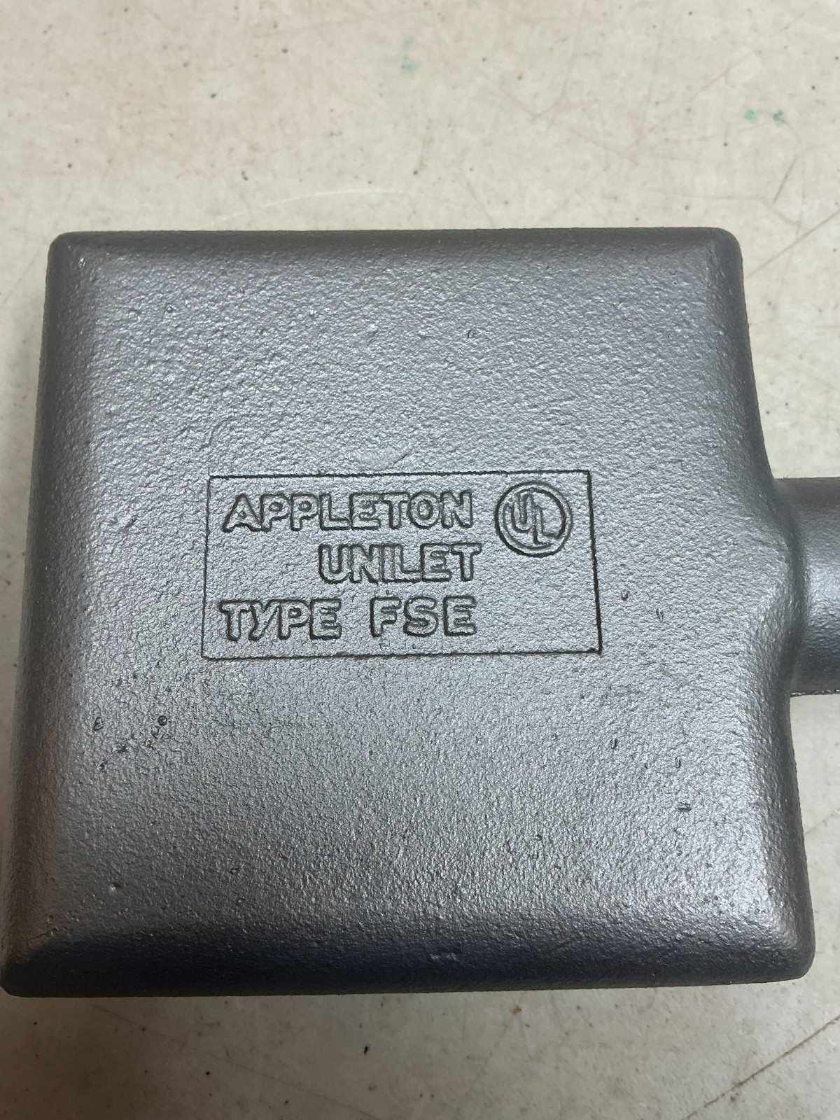 *FREE SHIPPING* FS-2-50 Malleable Iron Two-Gang Device Outlet Box 1/2″ HUB