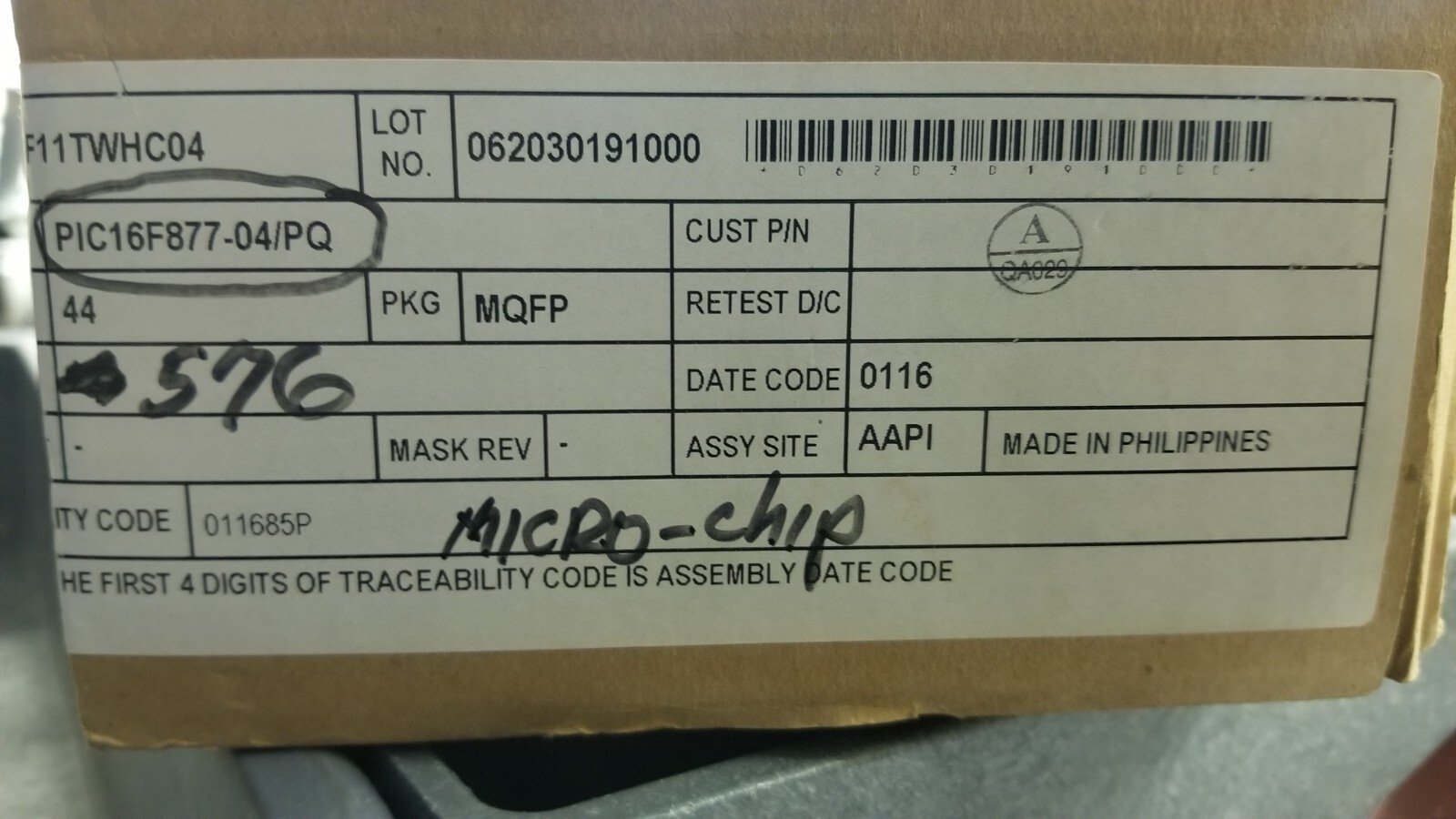 PIC16F877-04/PQ Microchip lot of 576 pieces New as pictured