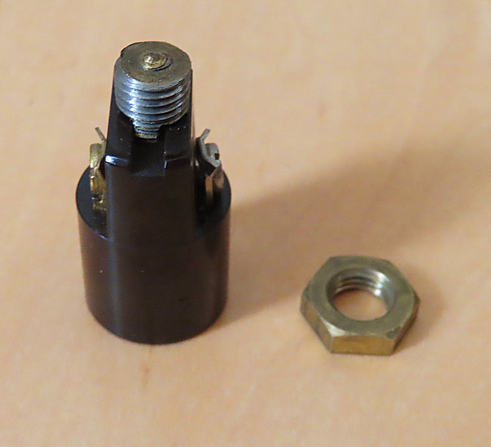 VTG Bryant Miniature Panel-Mount Lamp/Light Socket (75W 125V) w Hex Mounting Nut