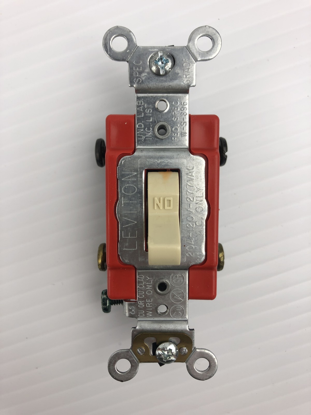 Leviton 1122-2I Toggle On/Off Light Switch 120-277V 20A 2P – Box of 10