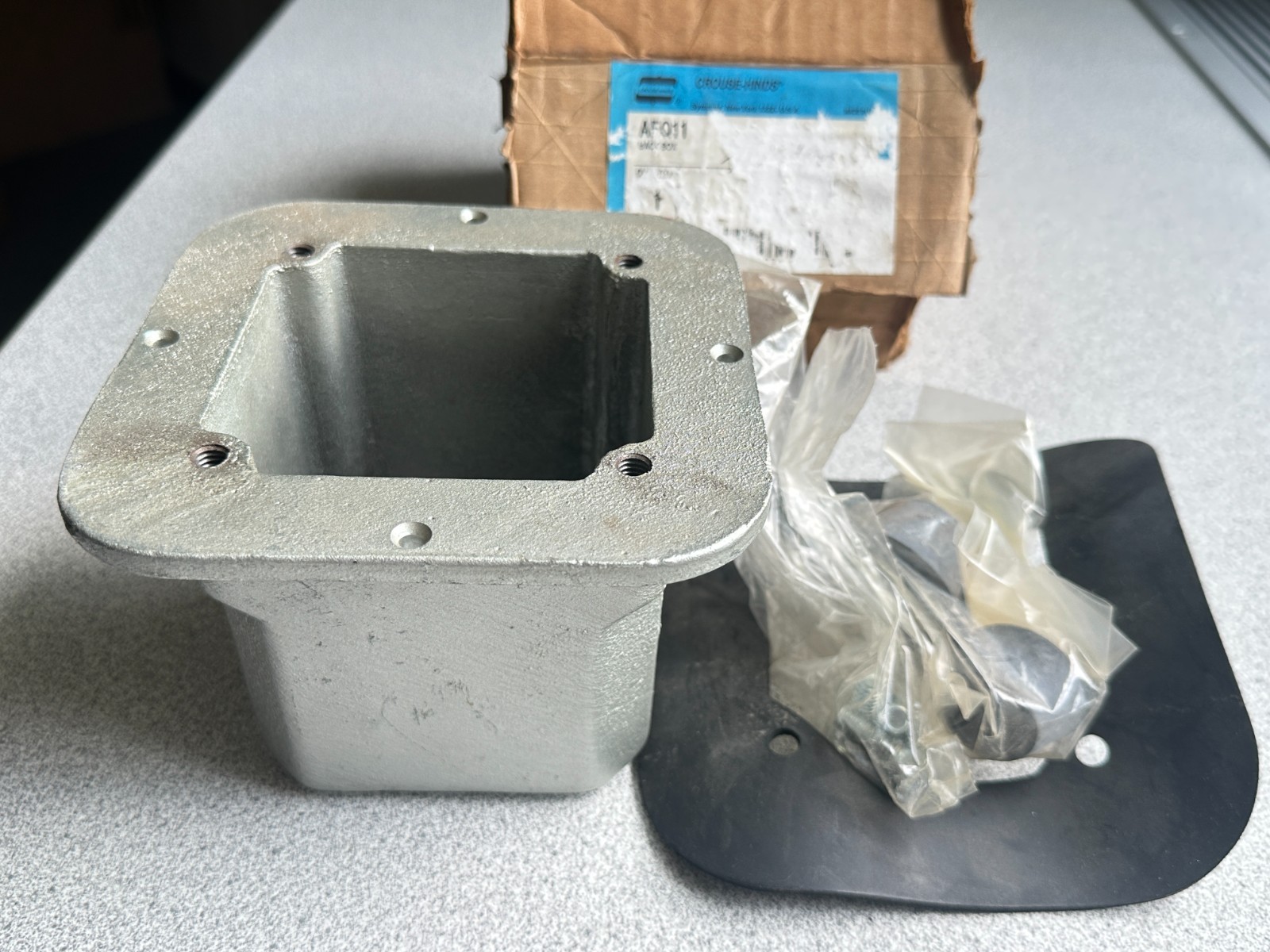 NEW Crouse Hinds AEQ11 Feraloy Iron Back Box