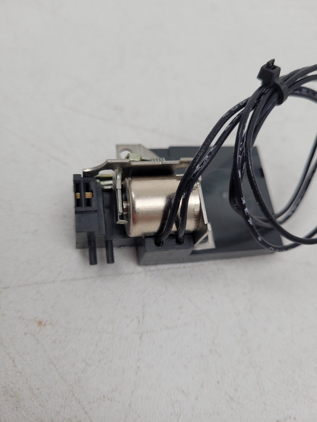 SAST1 GE Shunt Trip 120VAC 125 VDC – Next Day Option