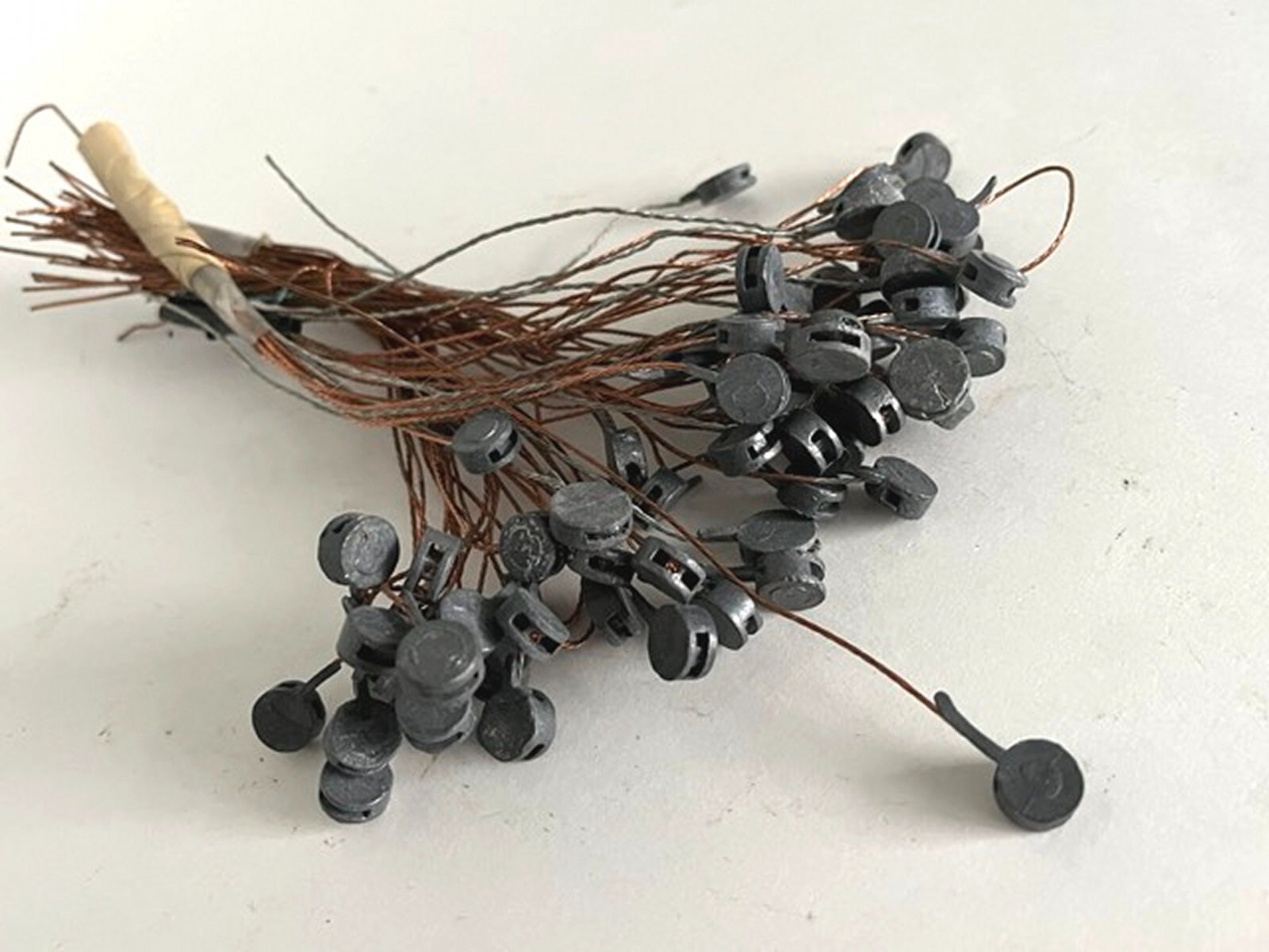 71 Round Security Lead Wire Meter Seals with 5-1/2 to 6″ Wires 3/8″ & 7/16″