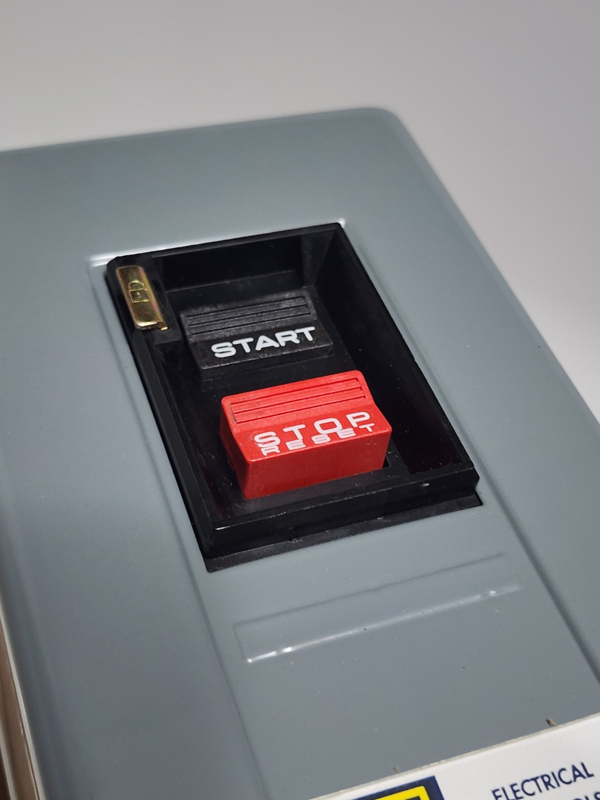 Square D 2510MCG3 Manual Starter, 3 Pole, 10Hp At 380/575Vac, 3 Phase
