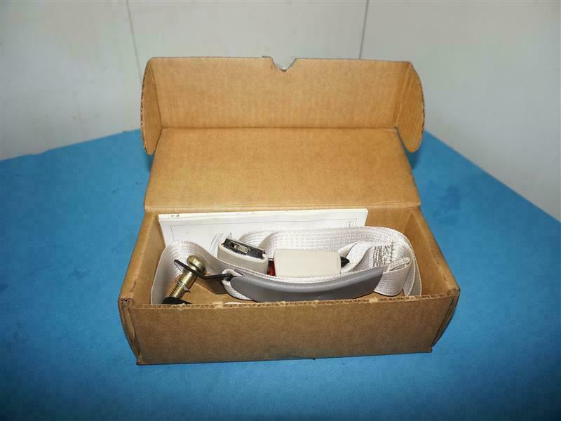 Ford 2L1Z-78611B60-AAF 2L1Z78611B60AAF SeatBealt Buckle NEW NOB