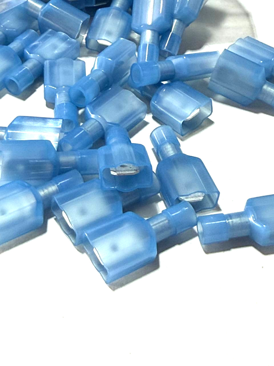 500 Pcs Del City 834005 Nylon Push-On Terminal Male Fully Insulated 16-14 GA