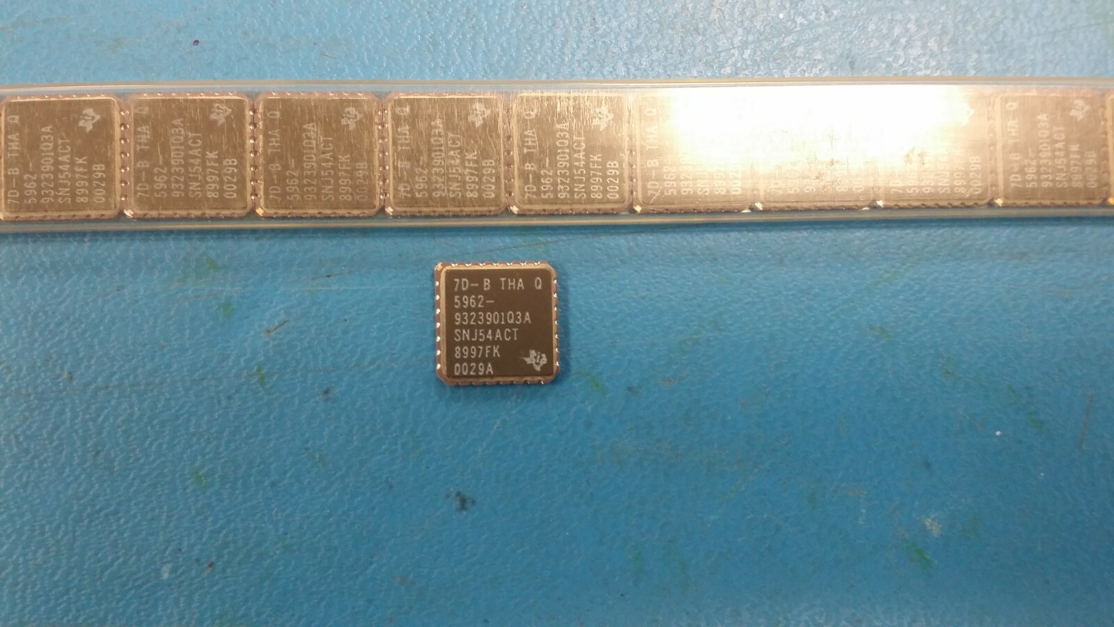 (1pc) SNJ54ACT8997FK 5962-9323901Q3A Scan-Path Linker -55°C to 125°C 28-Pin CLLC