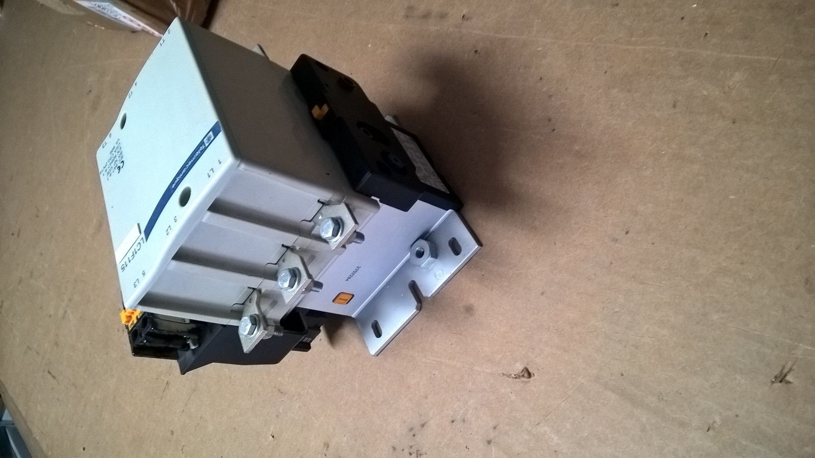 TELEMECANIQUE LC1F115 LC1 F 115 59kw CONTACTOR REMOTE CONTROL 220v coil plc