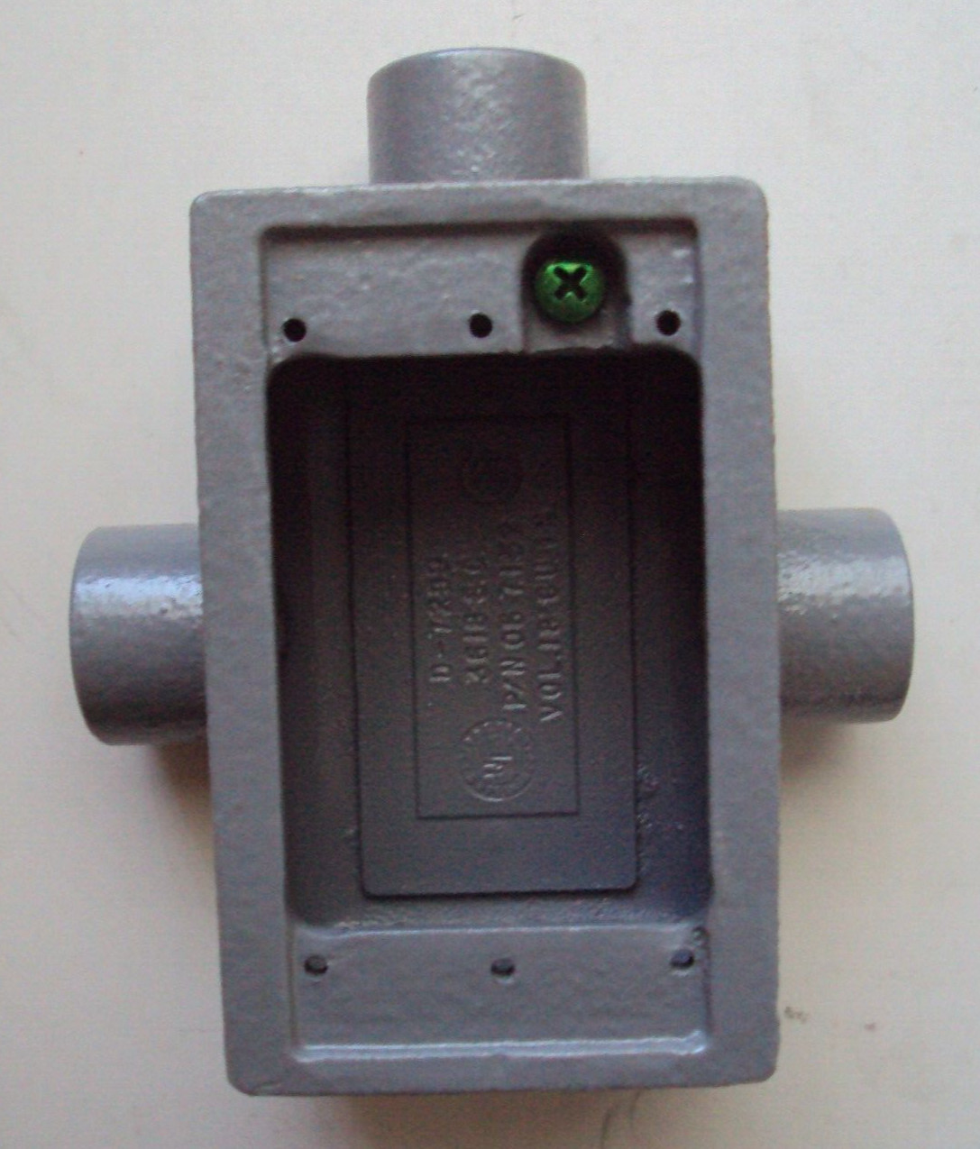 KILLARK CAT NO: FST-1M – 1/2″ CAST IRON DEVICE BOX NEW IN BOX
