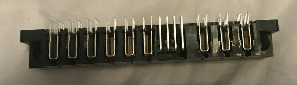 (1) FCI 51939-199LF CONN HDR BLADE PWR 25POS EDGE MT PWRBLADE R/A LF HDR