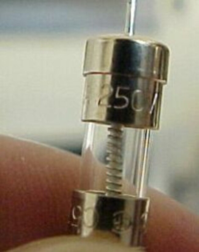 Lot 25 Bussmann C515-2.25A1J374 Fuses, Solder Leads, 2.25A 5mm x 15mm Electrical