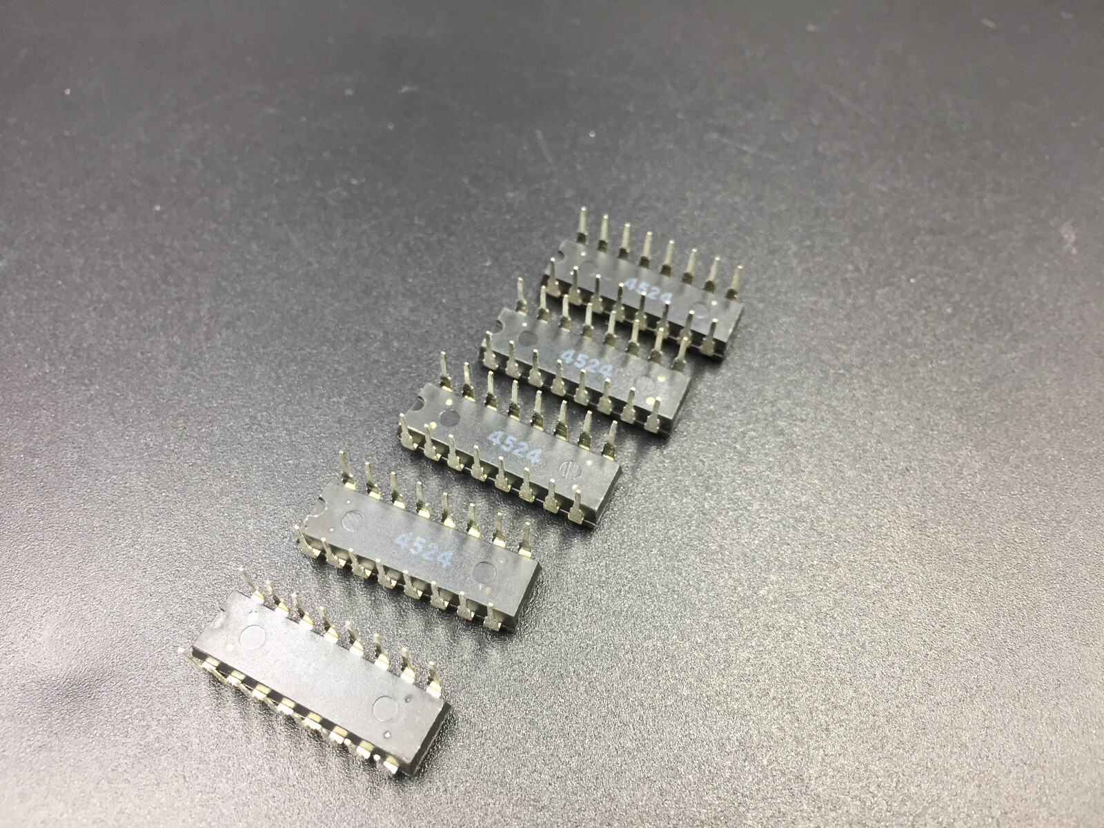 Lot of 5 SAA1027 Stepper Motor Driver Bipolar 18V 500mA Bidirectional DIP 16