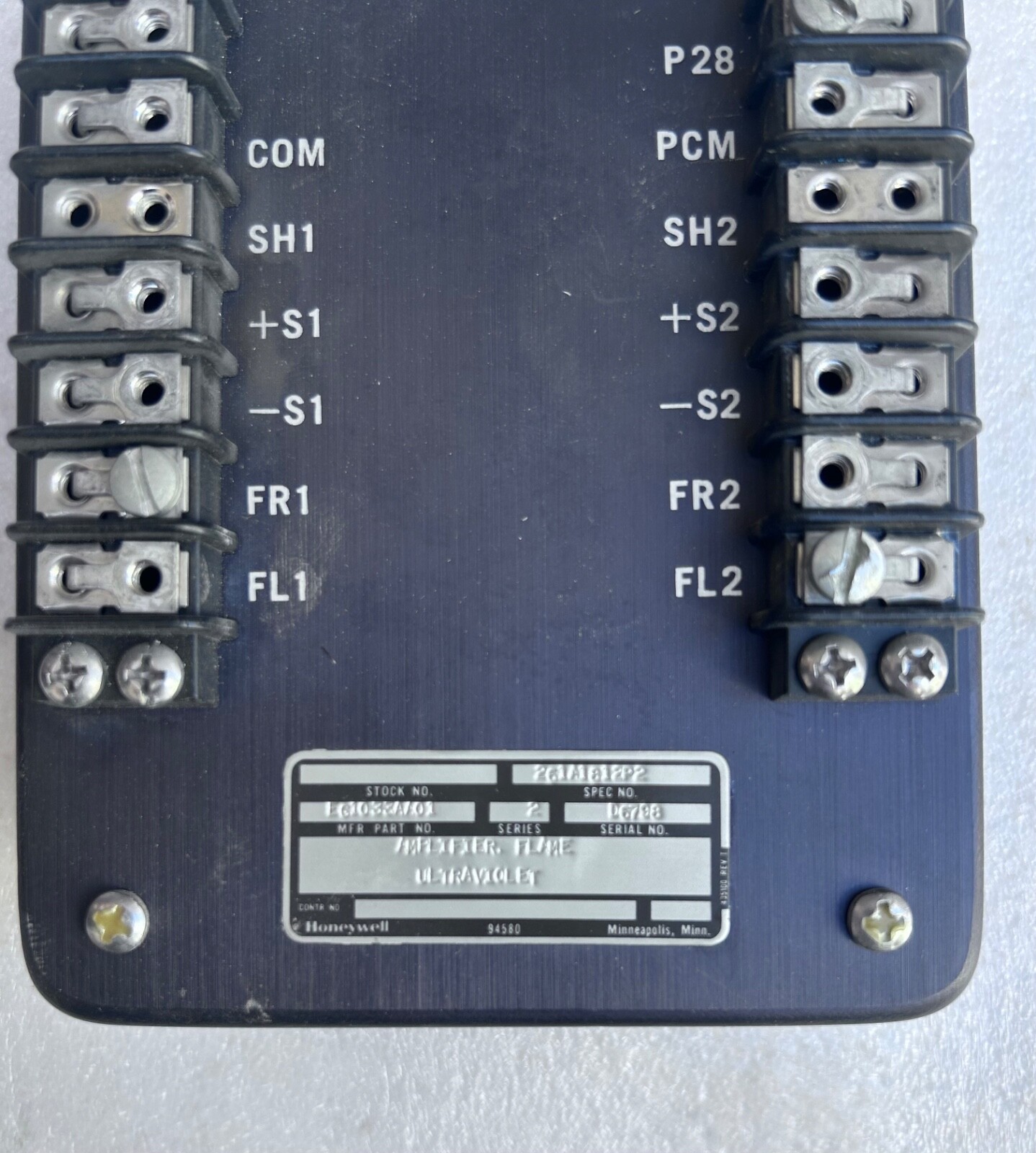 Honeywell EG1033AA01 P/N : GE261A1812P02 UV flame amplifier detector ,0990