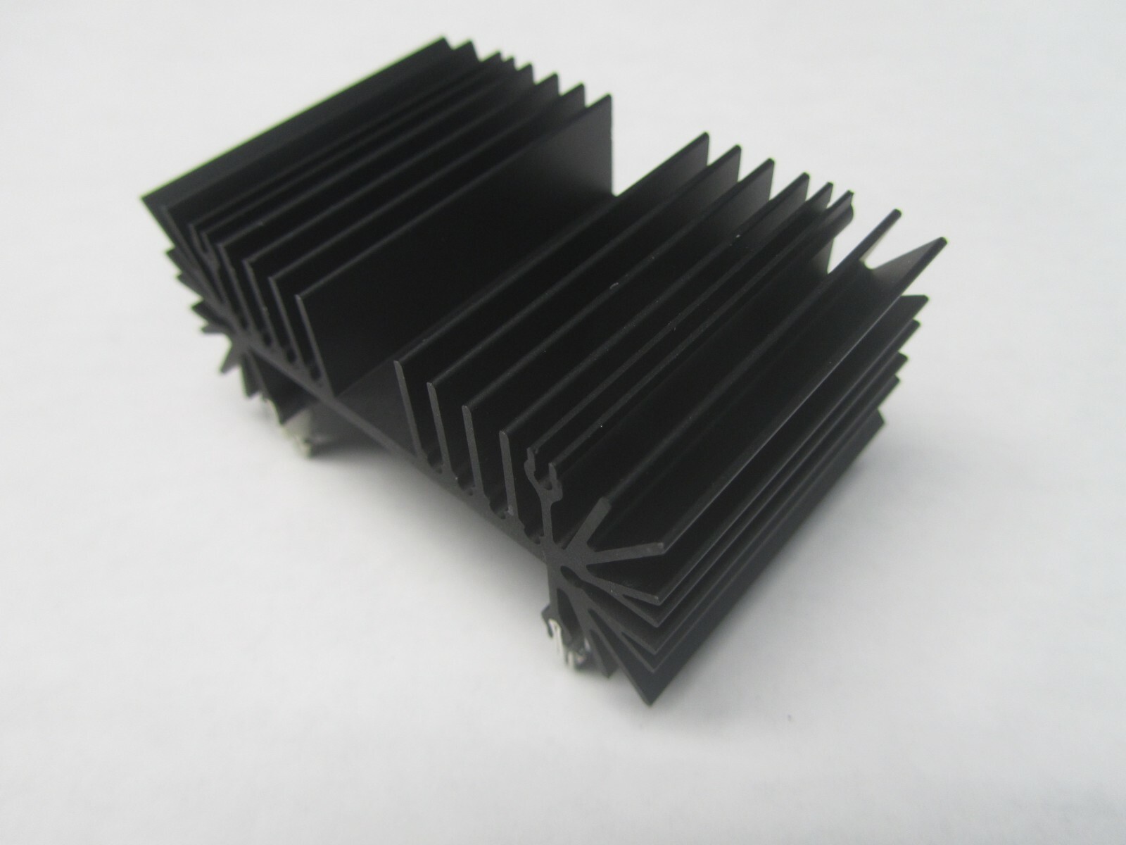 OHMITE Heat Sinks UNIVRSAL MT HEATSINK TO-247 (Pack of 10) VM3-038-1AE