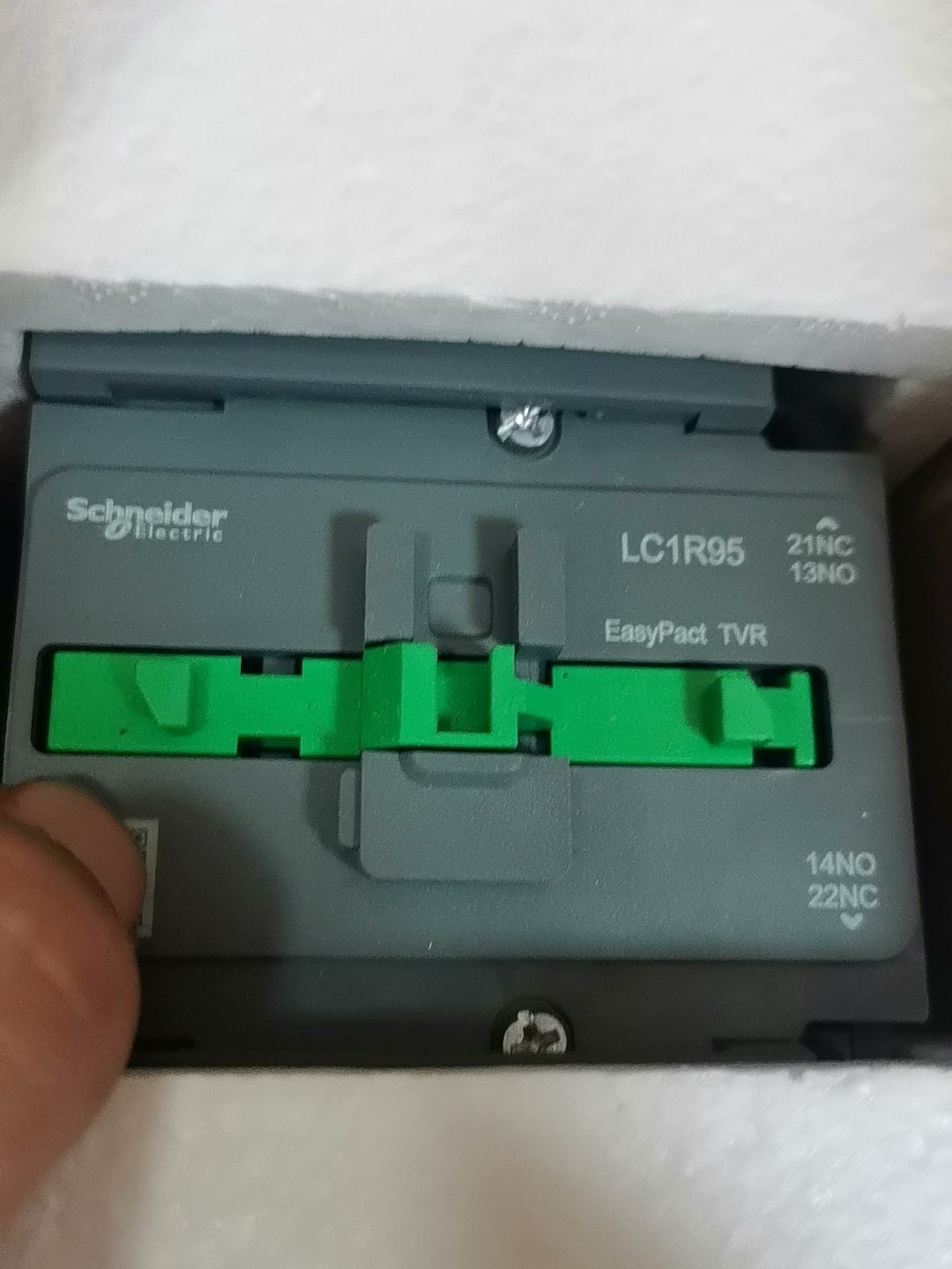 one New Schneider Electric LC1R95M5N Contactor