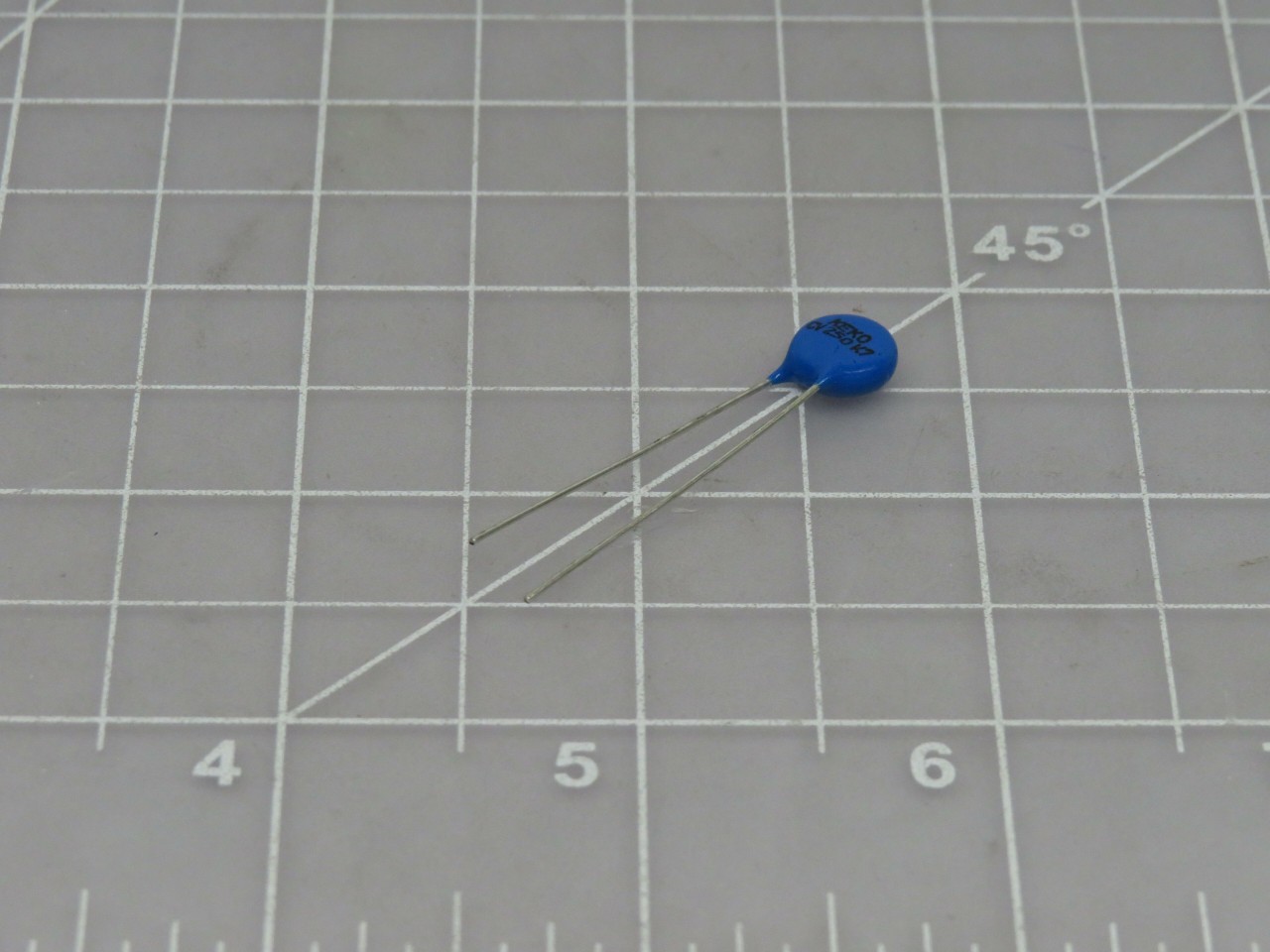 LOT OF 800 STACKPOLE ELECTRONICS CV250K07B VARISTORS MOV 250VAC/320VDC 1200A 390