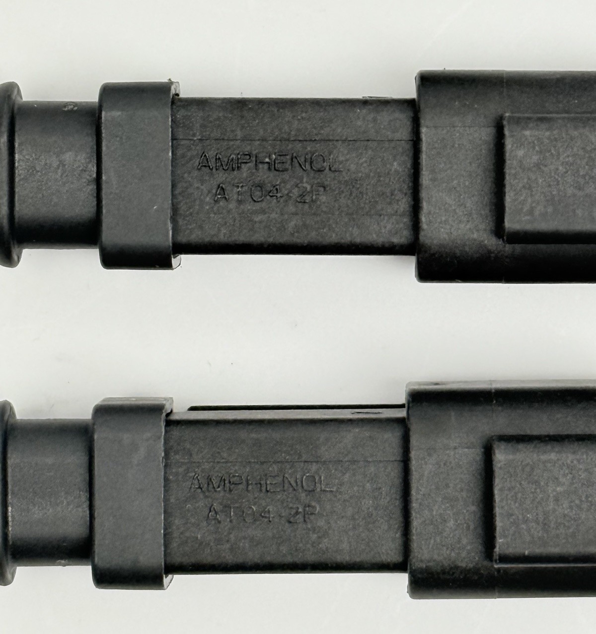 LOT OF 10, AT04-2P-SR02BLK AMPHENOL RECEPT, 2-WAY, SR, RD SEAL, BLACK