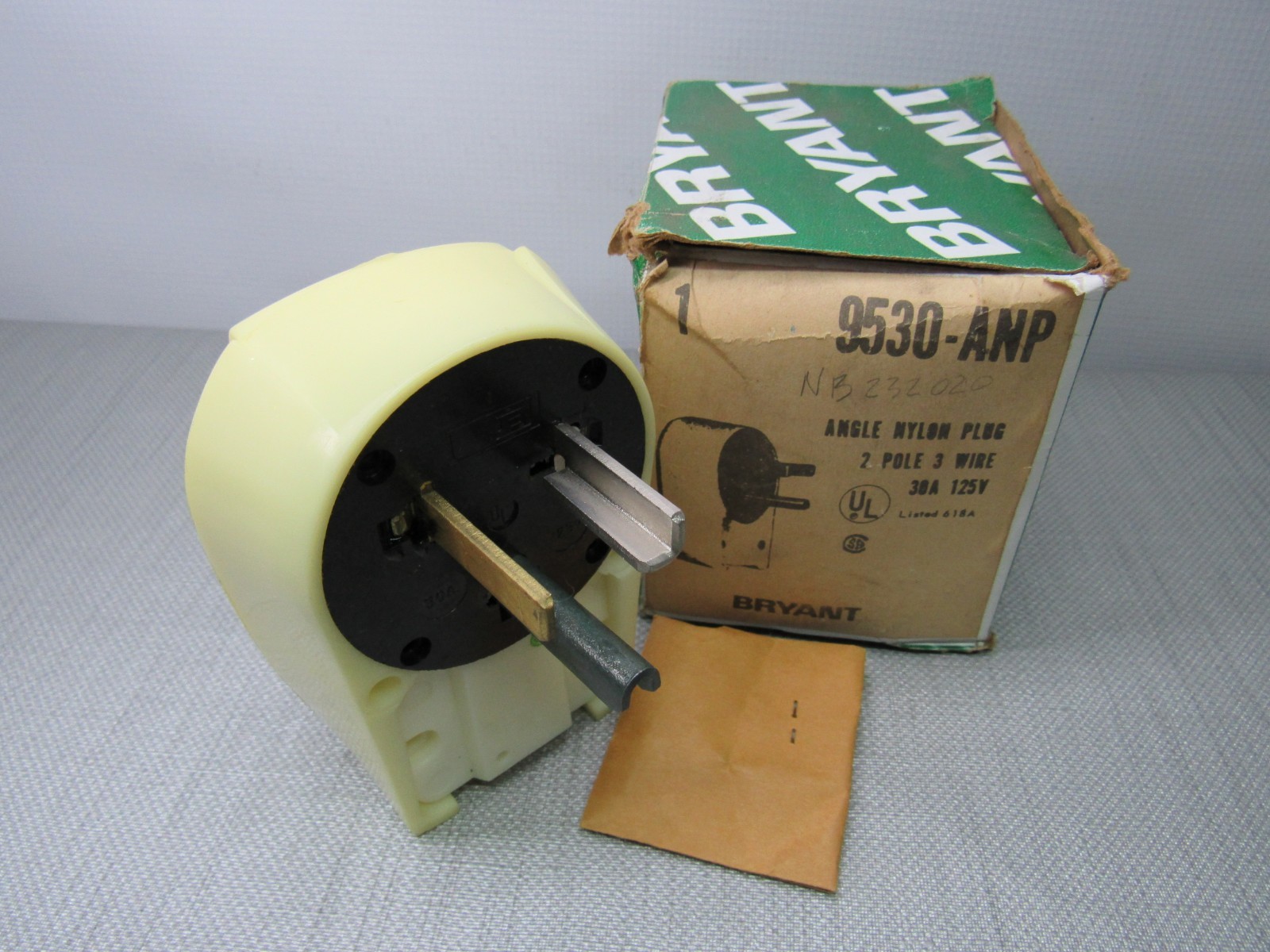 Bryant 9530-ANP Angle Plug 30A.125V 2P 3W