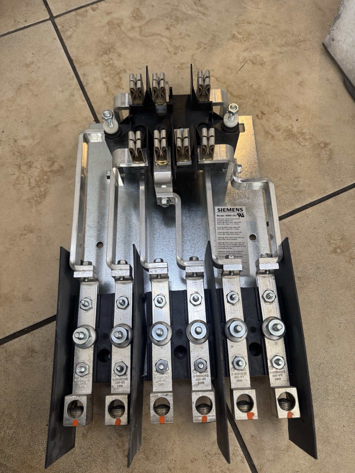 Siemens WMS-263 Meter Socket 3Ph 600V 200A Good Condition.
