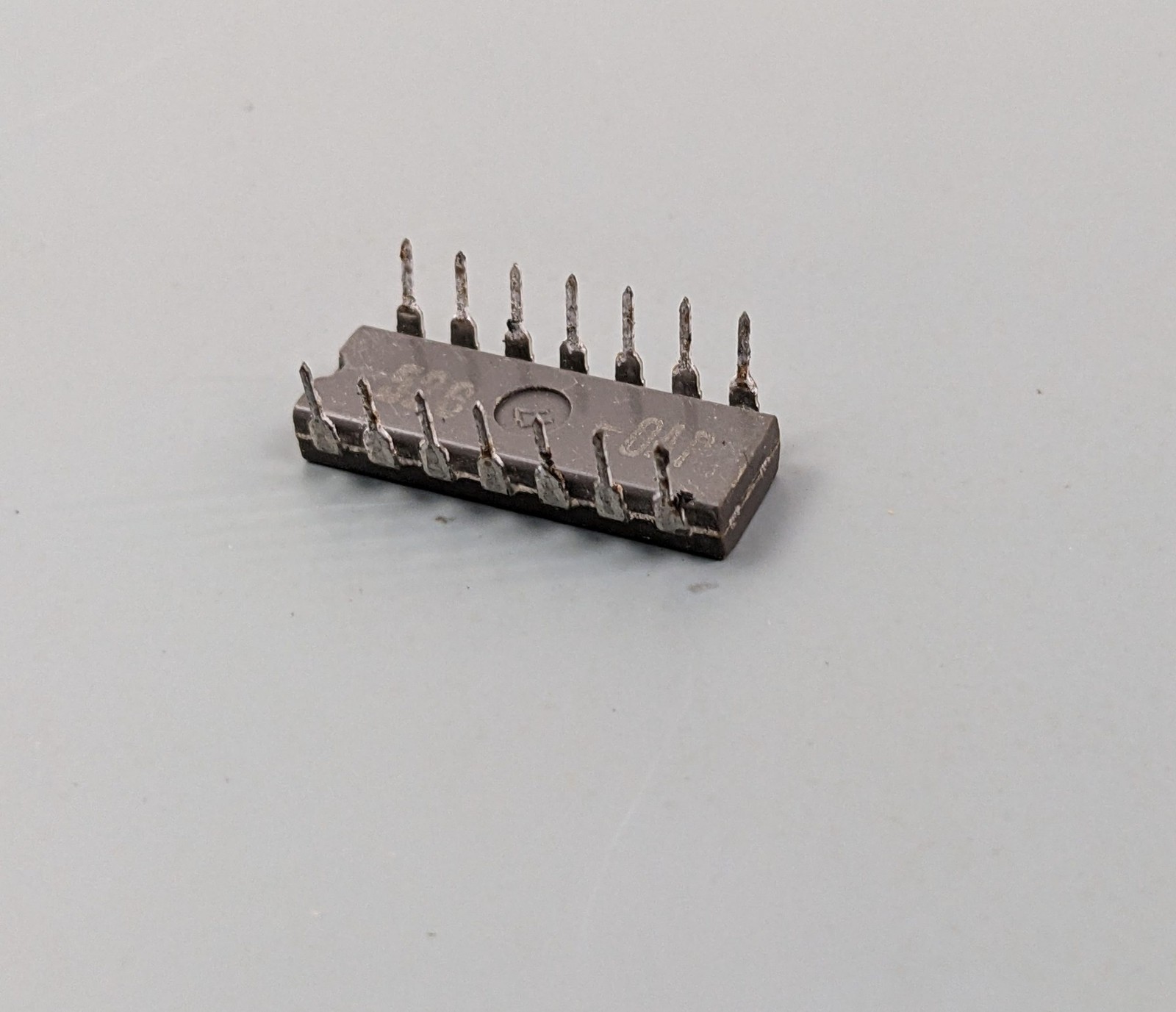 Signetics NE526A Analog Voltage Comparator IC