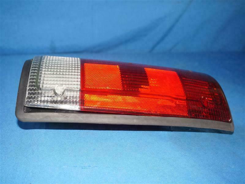 Ford F5UZ-13405-A F5UZ13405A Lamp NEW NOB