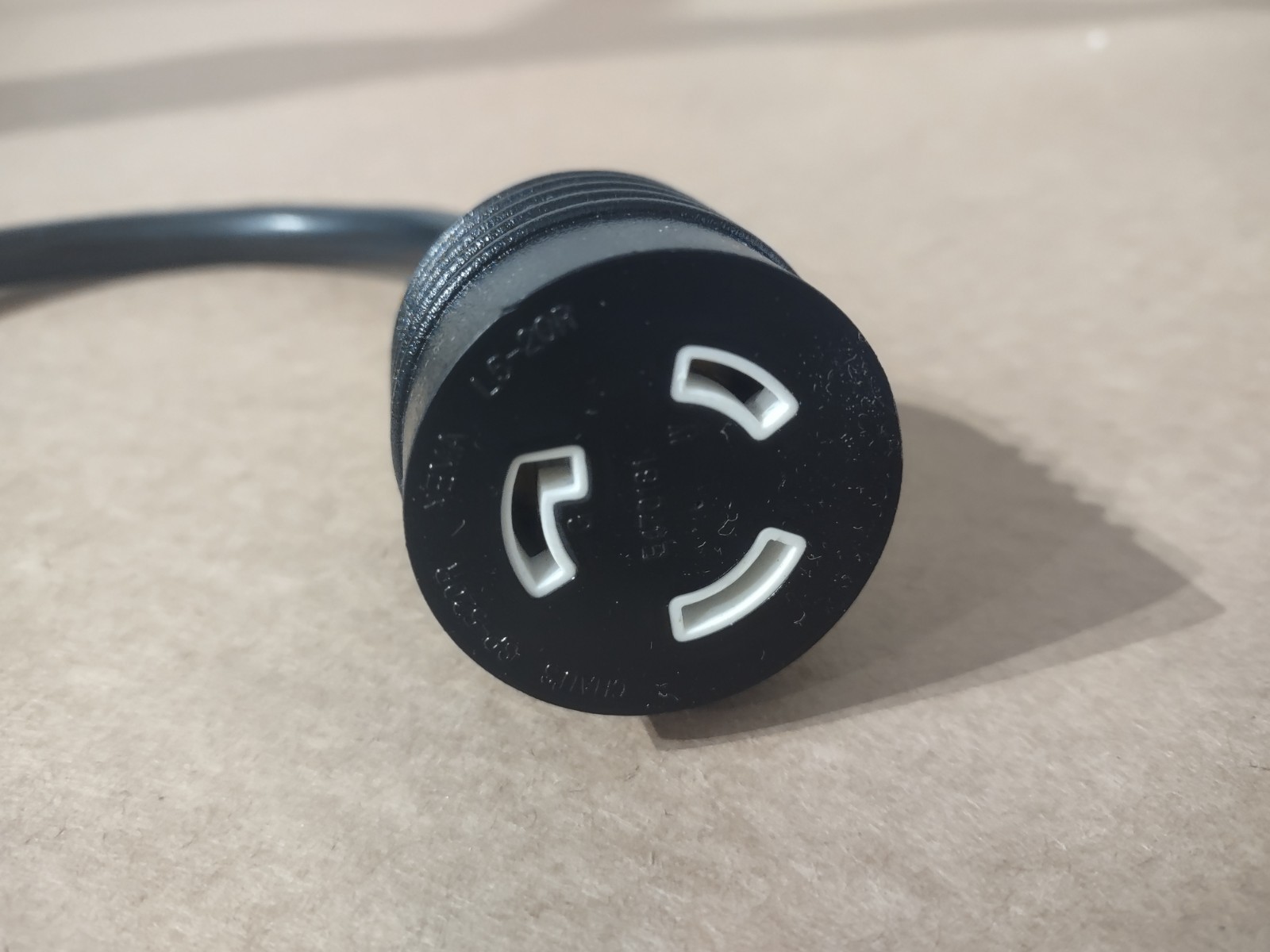 Chau’s SP-520R NEMA L5-20R (E470181) 12 AWG(3.31mm2) [VW-1] 105°C 300v FT2
