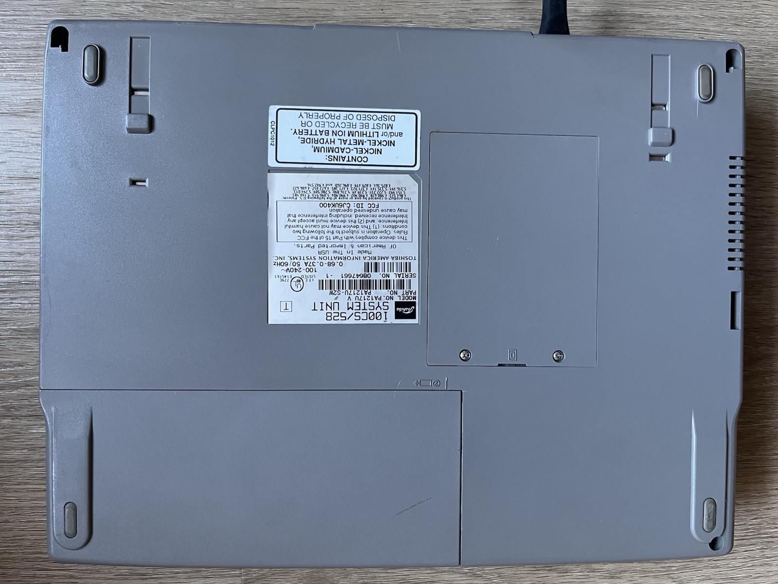Retro Toshiba Satellite 100cs / 528 Vintage Laptop