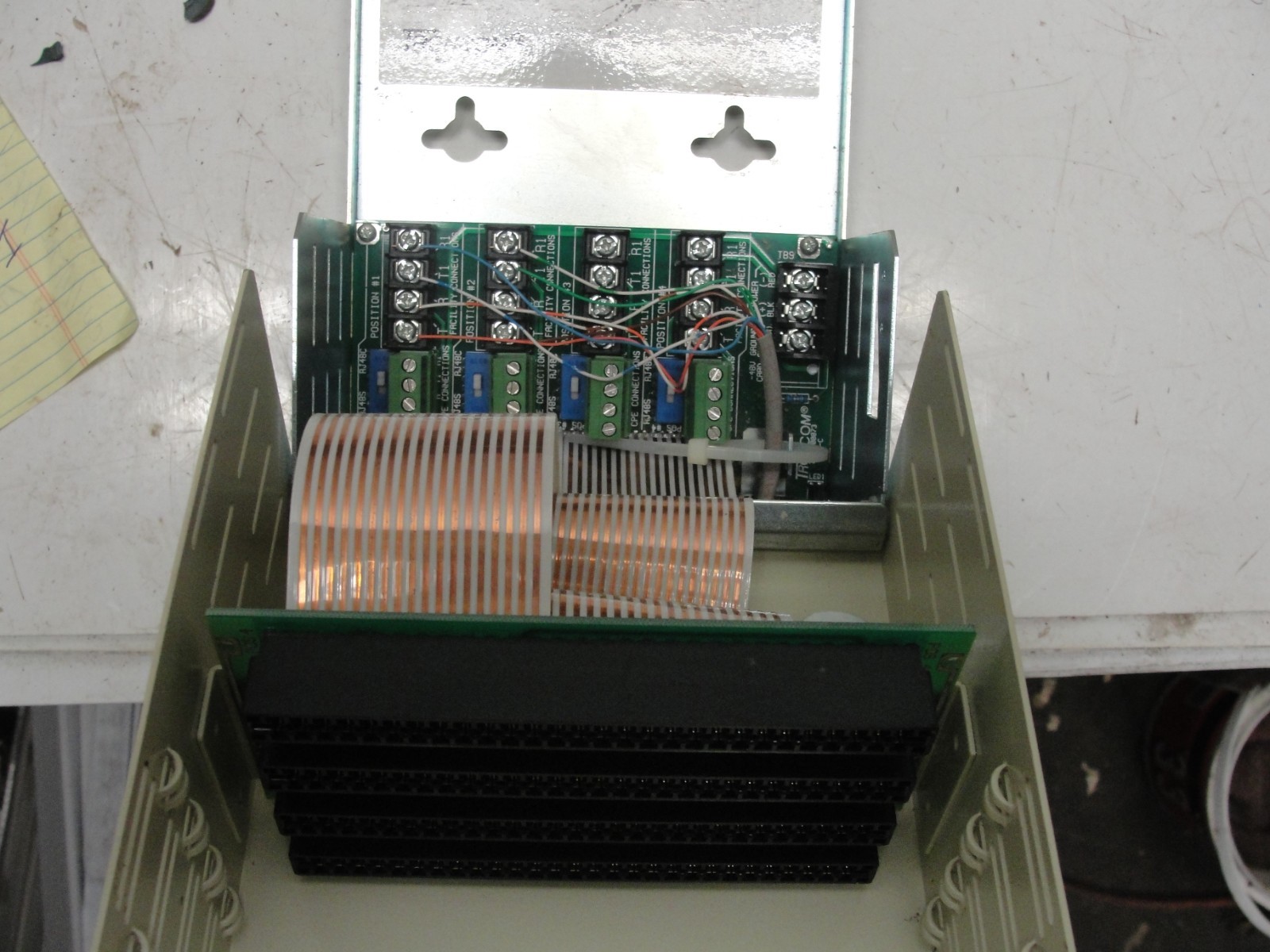 Pairgain enclosure HRE 421 150-1125-01 + Higain HRU 412 + Troncom DTWA 528-04
