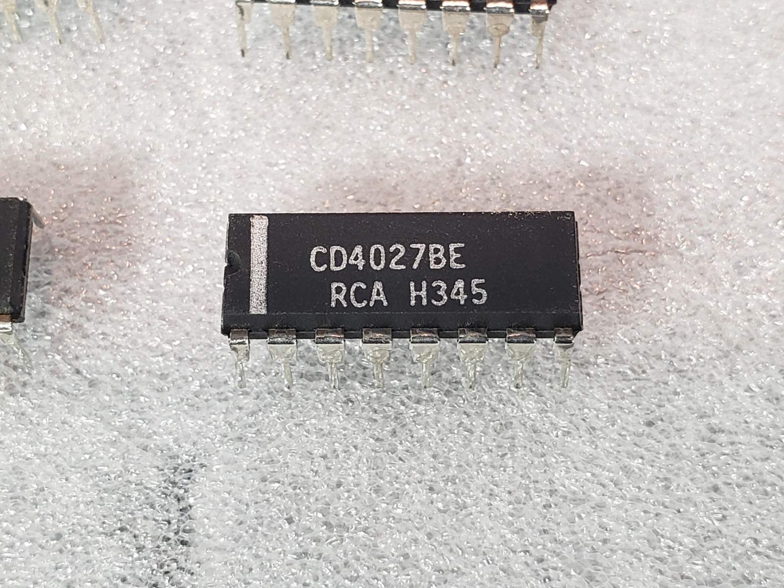 10pcs CD4027BE CD4027 Integrated Circuit IC DIP-16