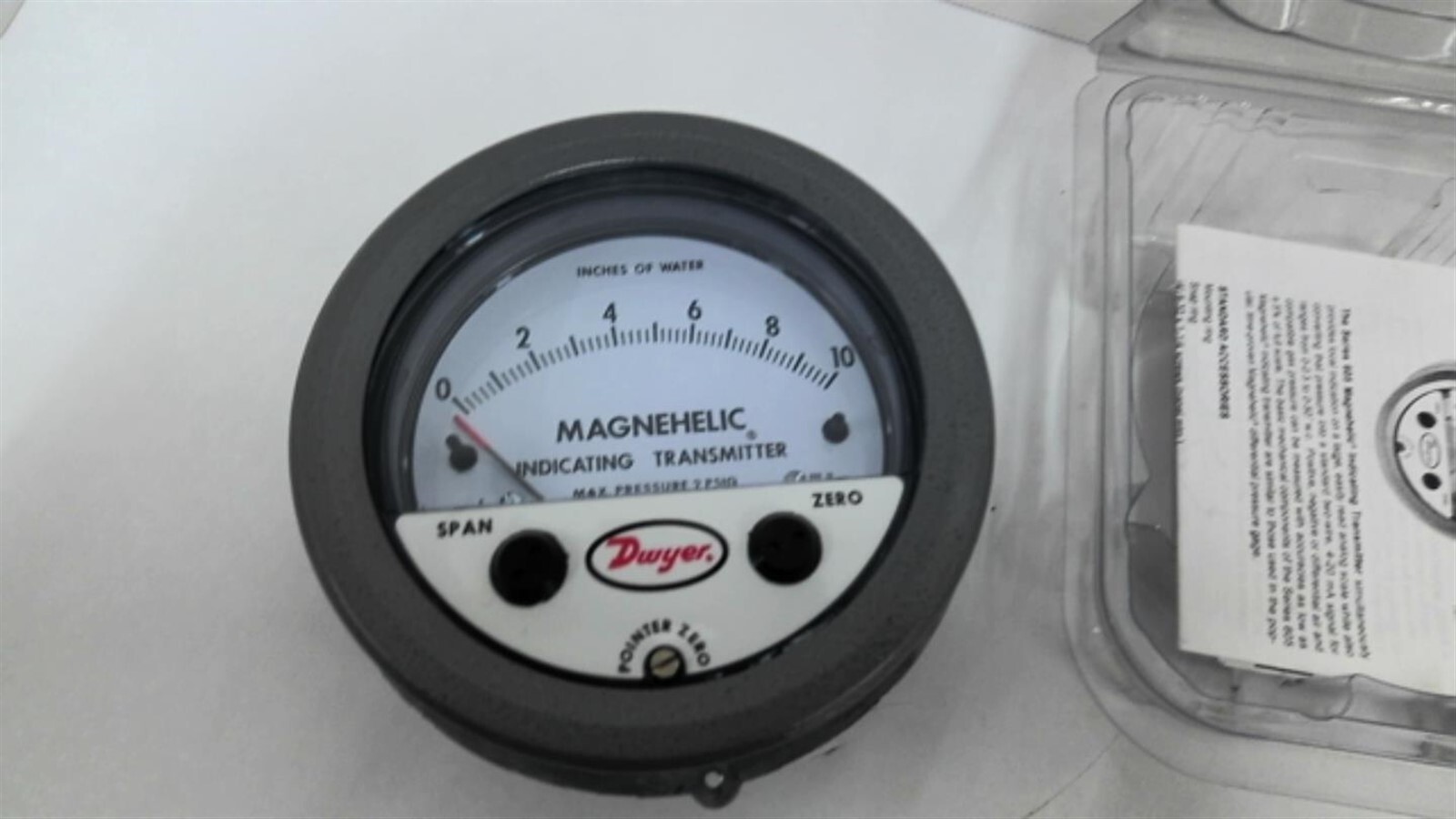 Dwyer MAGNEHELIC Indicating Transmitter
