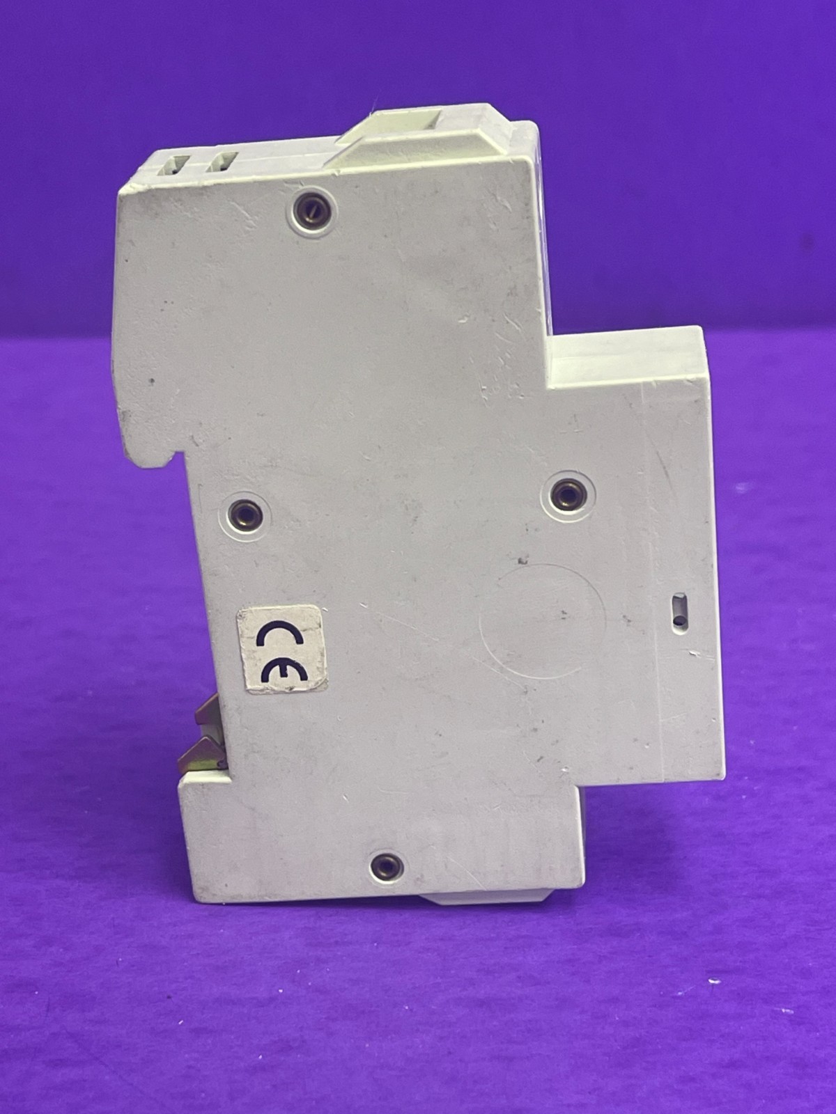 Entrelec GMU-2U Circuit Breaker 2Amp 1 Pole 250VAC 50/60Hz