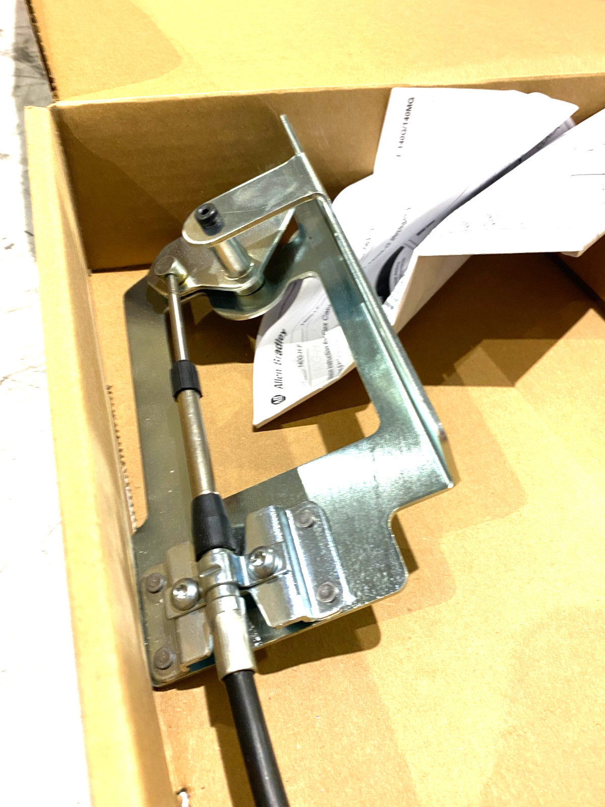Allen Bradley 140G-G-FCX04 Ser. A Flex Cable Operator for Circuit Breaker 4ft