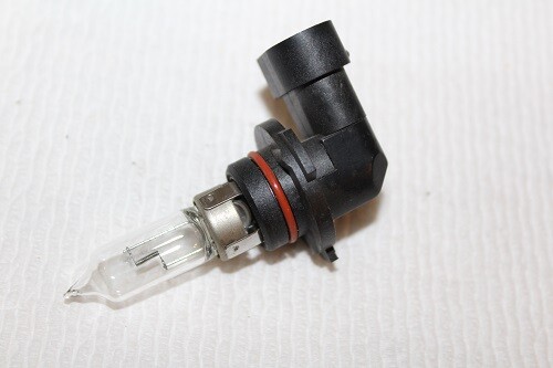One New Old Stock Phillips E7 Halogen Headlight Bulb 12v 9005 DOT HB 3