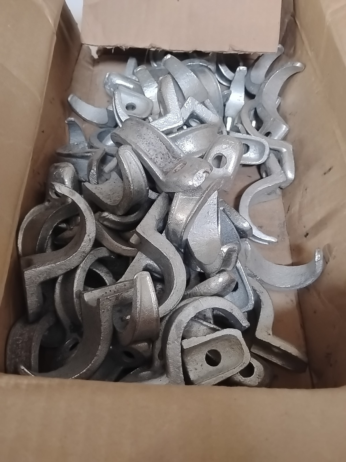 SEPCO 135, 1-1/4″, Iron, 1-Hole Click-On, IMC/Rigid Conduit Strap, 68 PIECES NOS