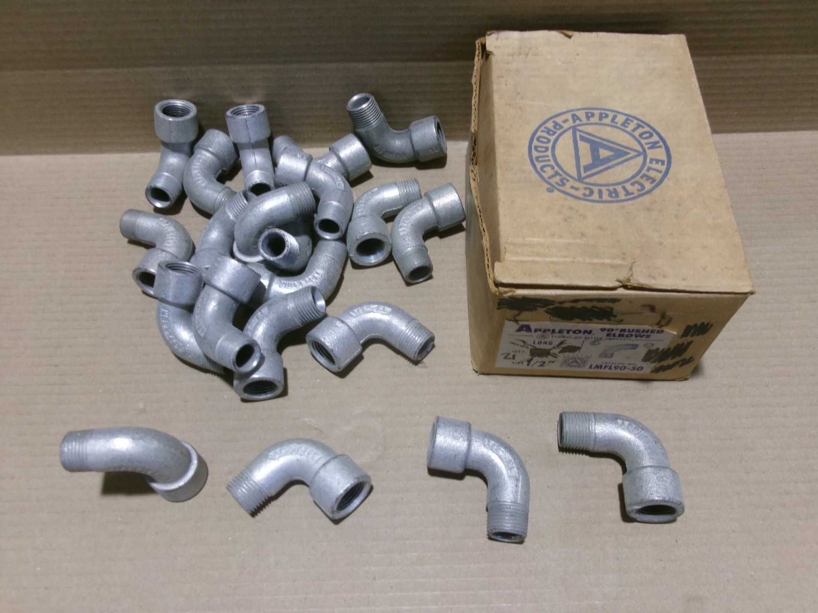 Appleton LMFL90-50 Box of 21 1/2″ 90* Bushed Elbows Long AK