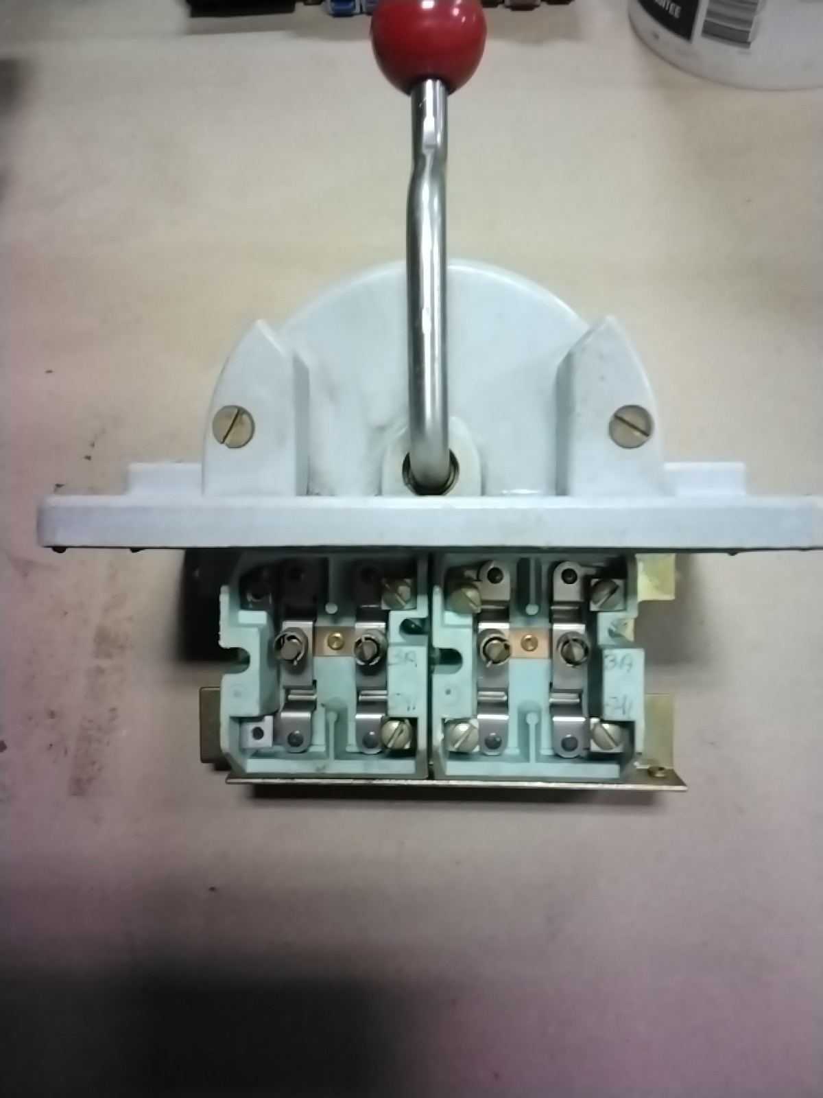 Hubbell Type 4211 202S1F 120 Volts Mounted Switch….F126