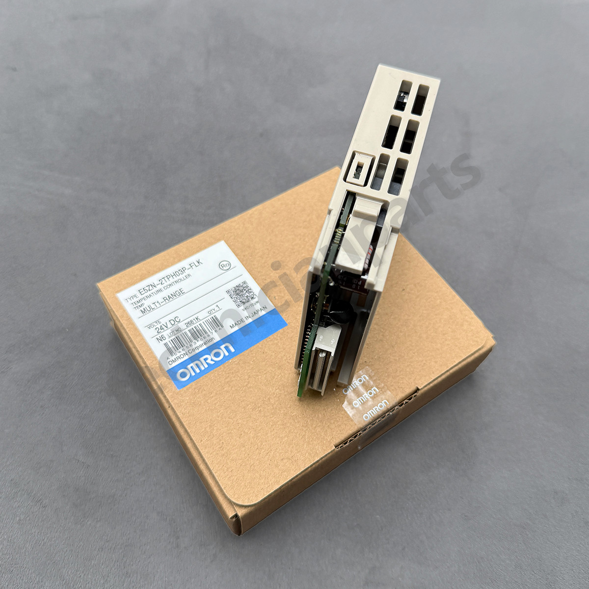Brand New 1pcs E5ZN-2TPH03P-FLK for OMRON Temperature Controllers 24VDC