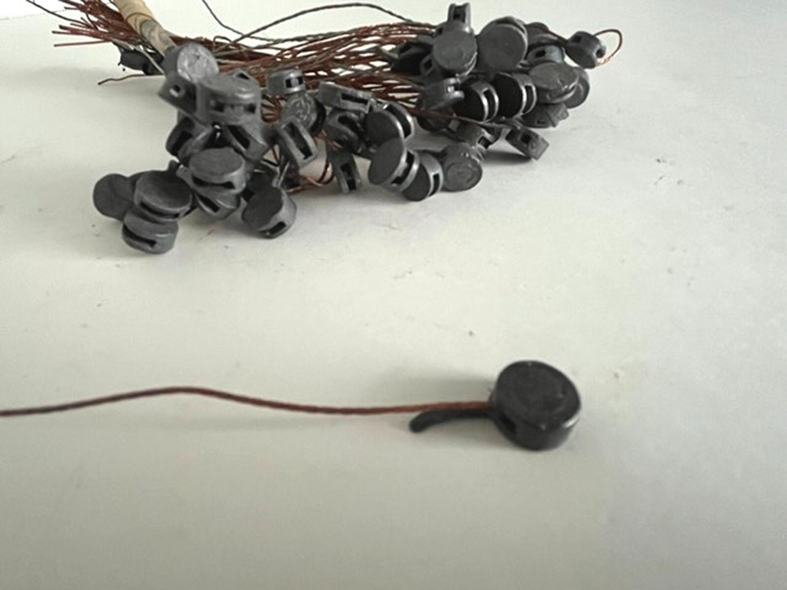 71 Round Security Lead Wire Meter Seals with 5-1/2 to 6″ Wires 3/8″ & 7/16″