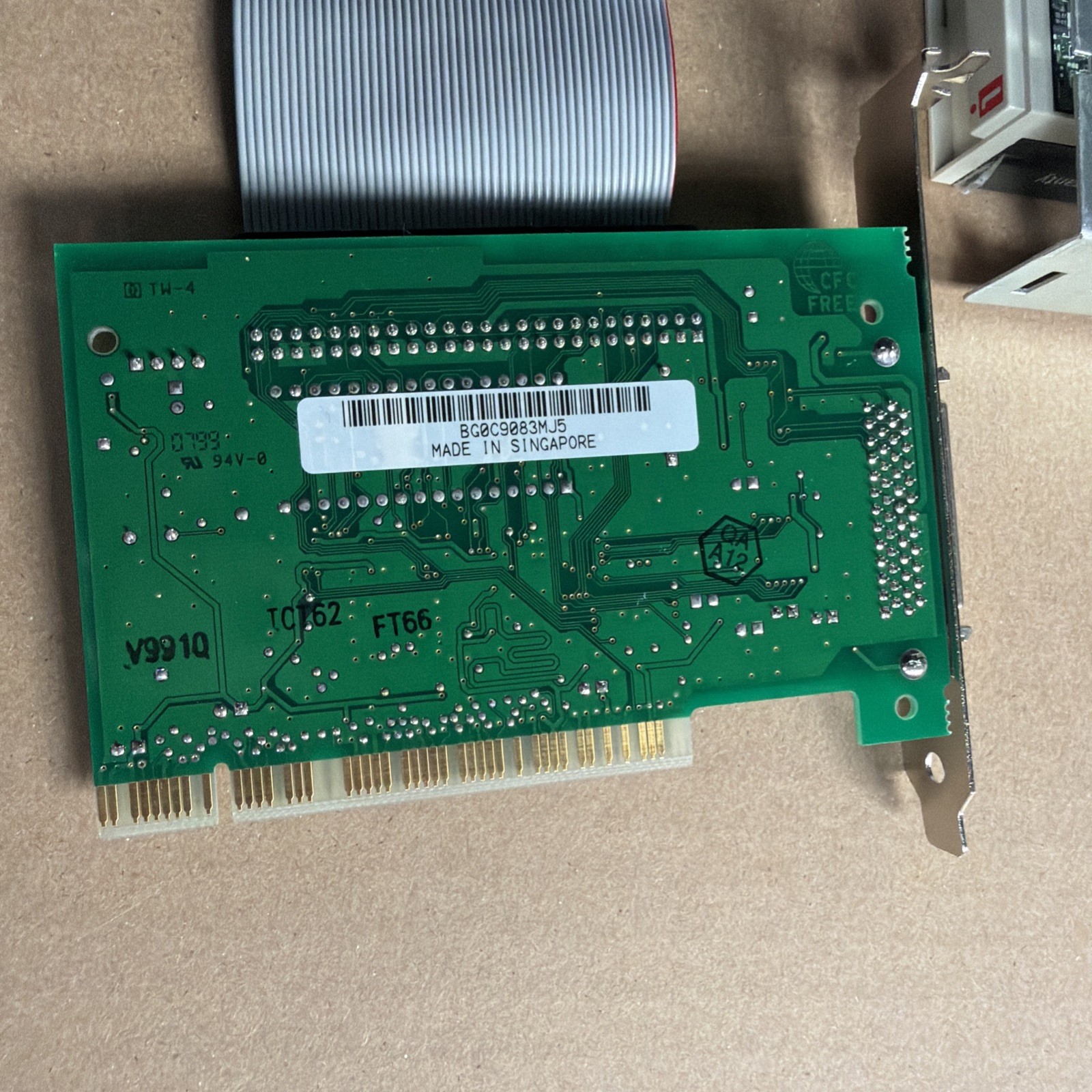 V1000SI IOMEGA JAZ DRIVE 1GB WITH AHA-2910C CARD AND RIBBON CABLE