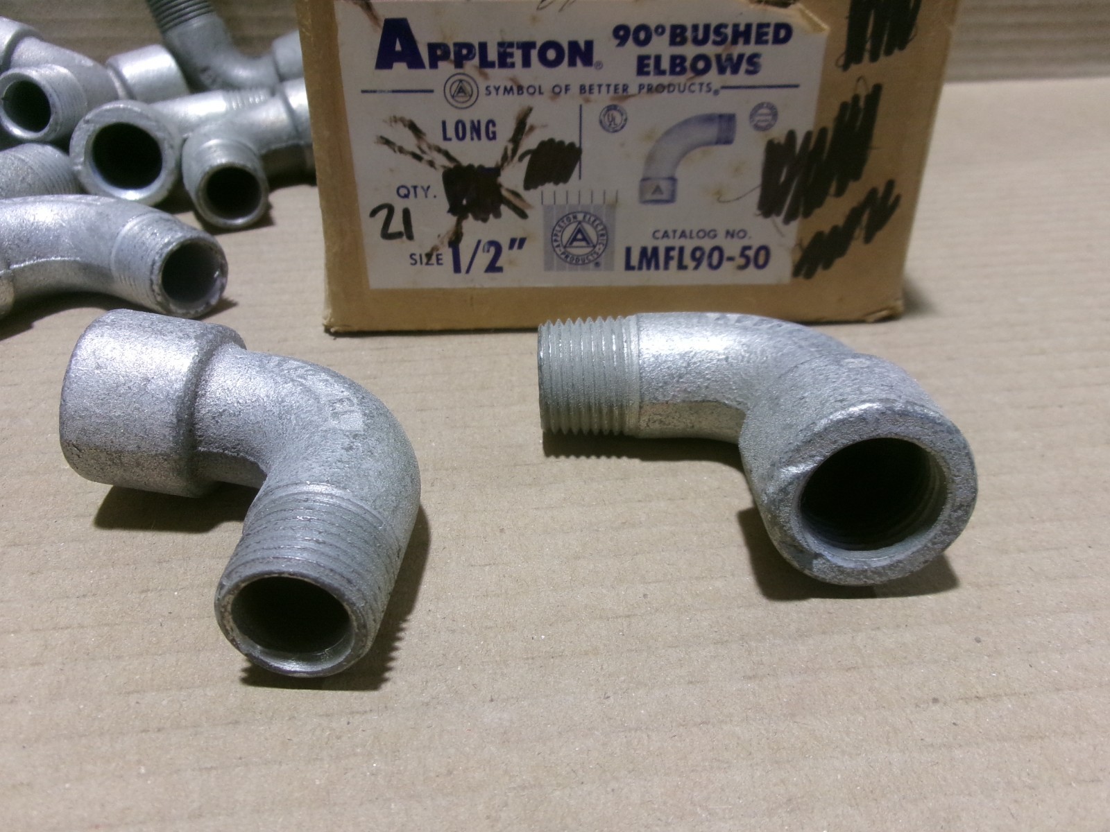Appleton LMFL90-50 Box of 21 1/2″ 90* Bushed Elbows Long AK