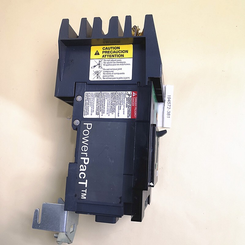 SQUARE D circuit breaker BGA36100 #381