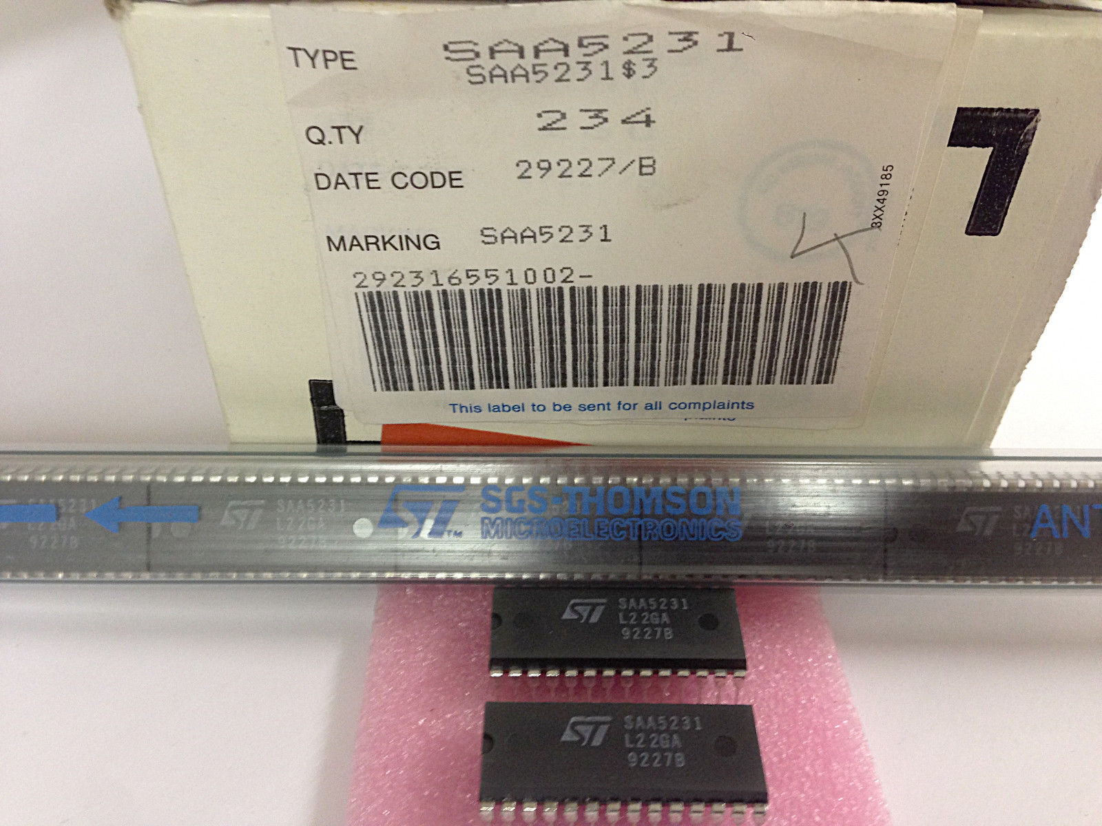 3 pieces SAA5231 DATA SLICER FOR TELETEXT PROCESSOR DIP28 STM NEW ~
