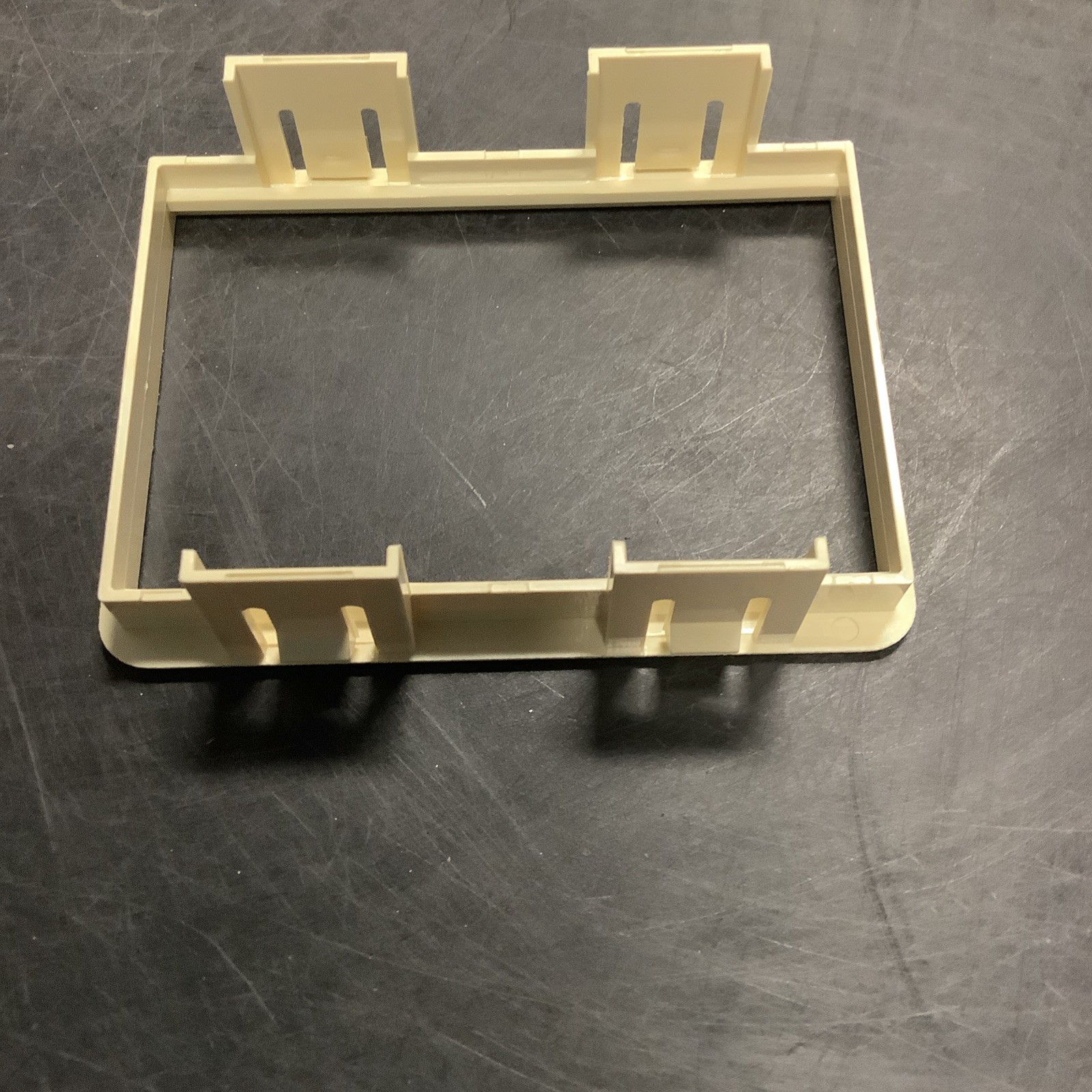 CM-MAB – Package Has 5 Adapters In It – 6A Mini Adapter Bezel, Ivory