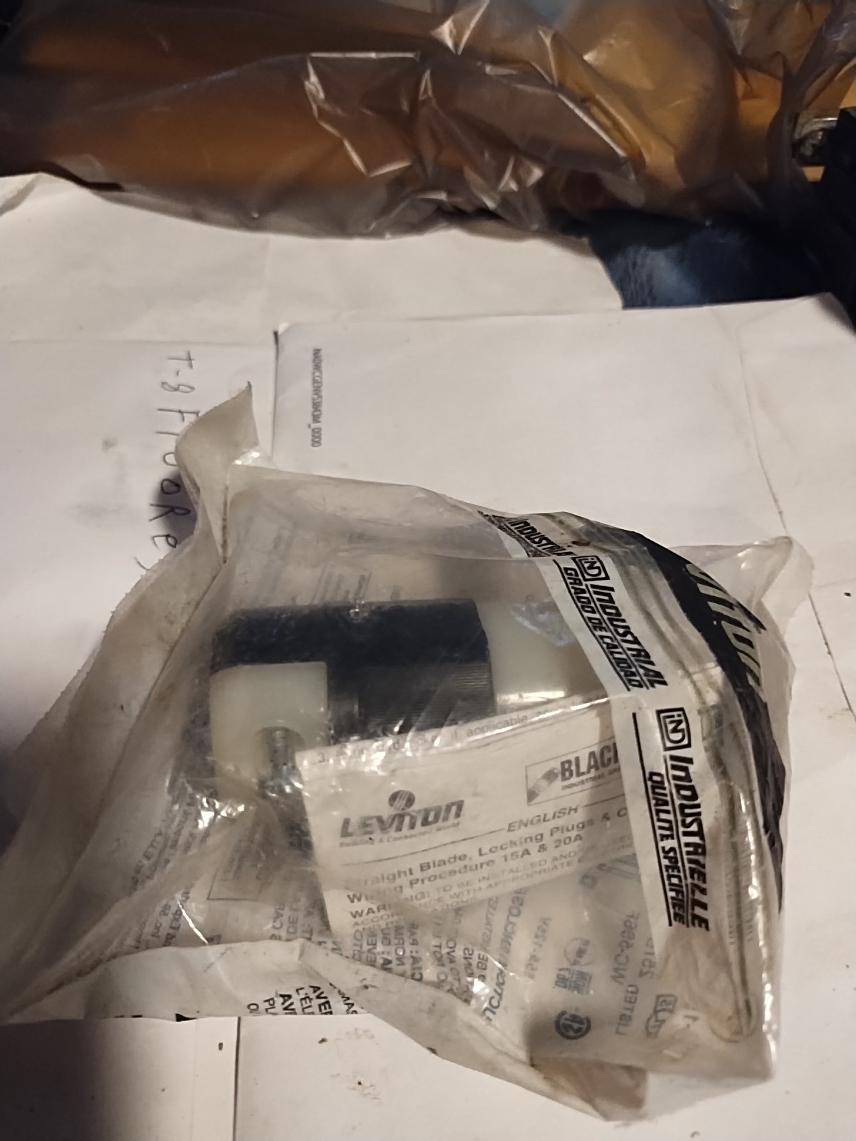 Leviton 5269-C, 125 VAC, 15A, 2-P, 3-W, 5-15R, Straight Blade Connector, 1 pc