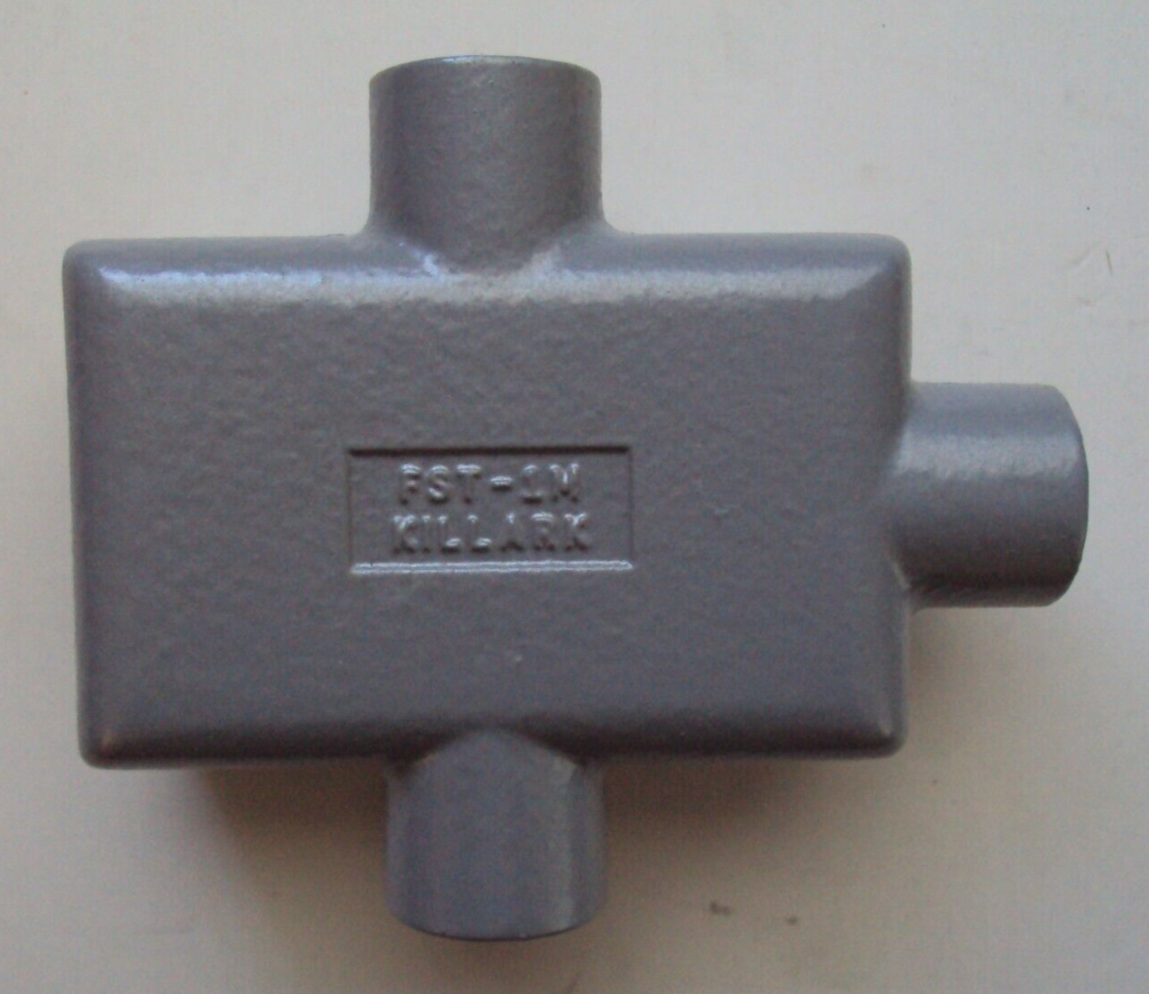 KILLARK CAT NO: FST-1M – 1/2″ CAST IRON DEVICE BOX NEW IN BOX