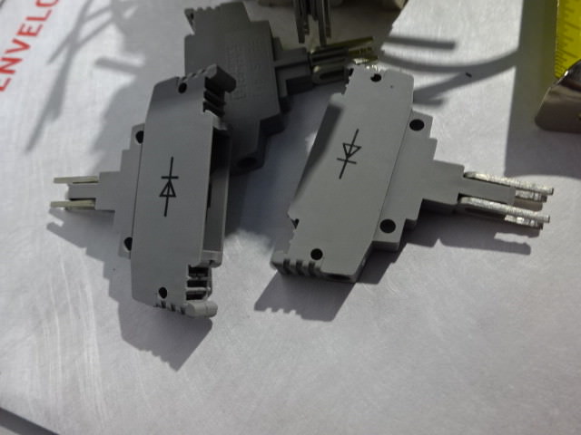 LOT PHOENIX CONTACT TERMINALS TYP D-UK 4/10 CONTROL SYSTEMS AS PICTURED &96-33