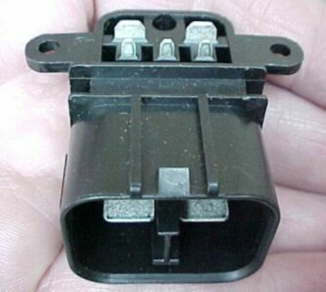 Lot 15 Unknown Electrical Connectors Receptacles, Sockets, Parts Salvage Freight